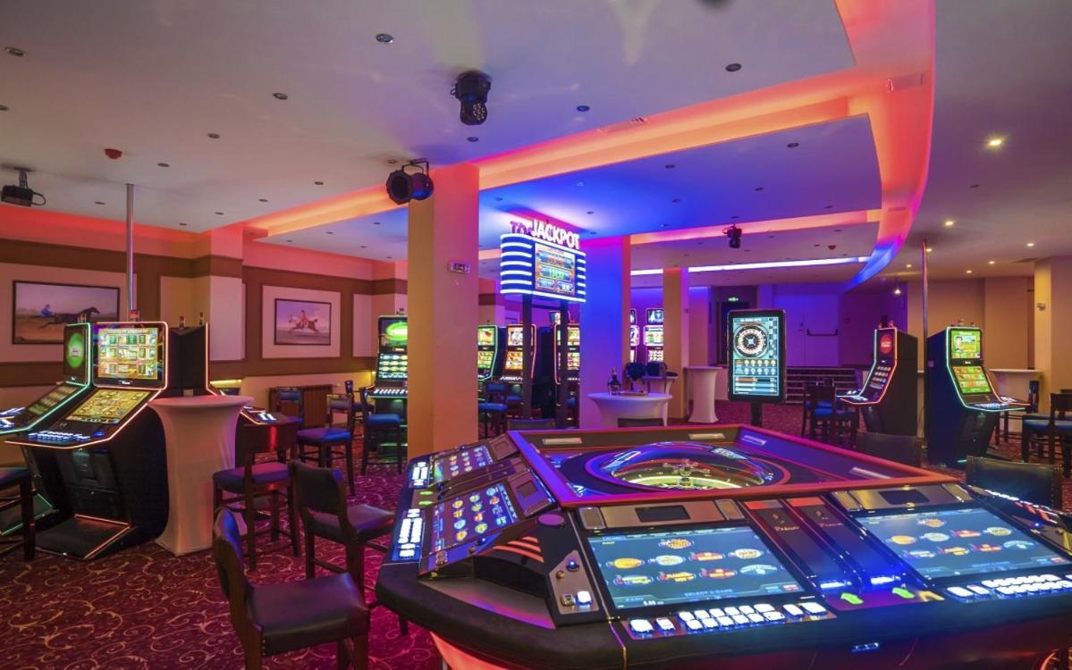 Hotel Orpheus - Casino And Spa Pamporowo Zewnętrze zdjęcie